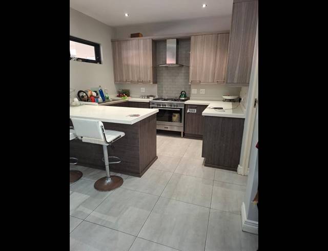 2 BEDROOM APARTMENT FOR SALE IN MENLO PARK